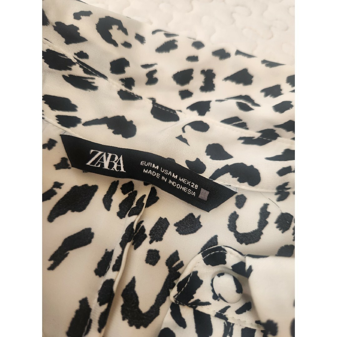 ZARA(ザラ)のZARA/サテンシャツ/新品 レディースのトップス(シャツ/ブラウス(長袖/七分))の商品写真