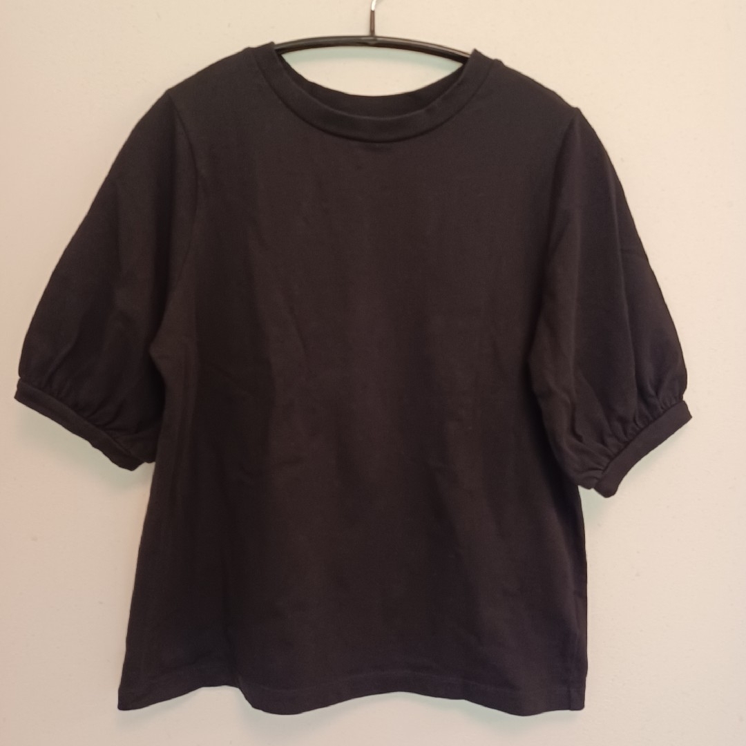 PAGEBOY(ページボーイ)の美品　ページボーイ　コットンパフスリーブTシャツ　ブラック　黒 レディースのトップス(Tシャツ(半袖/袖なし))の商品写真