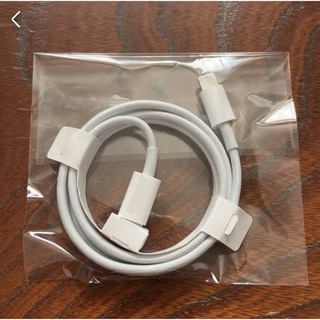 アップル(Apple)のiPhoneSE  付属の充電ケーブル　ライトニング−USBタイプC 純正品(バッテリー/充電器)