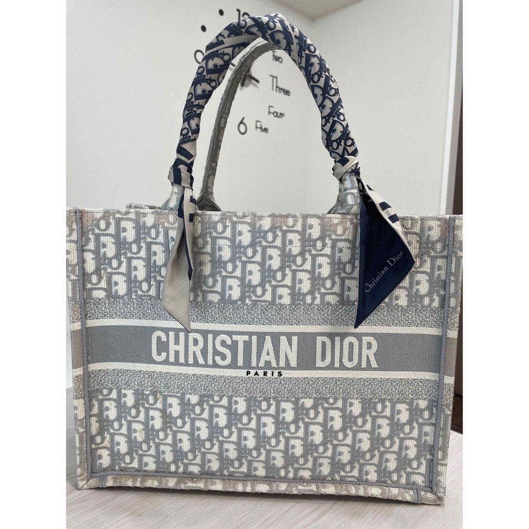 Christian Dior(クリスチャンディオール)のディオール ブックトート グレー レディースのバッグ(トートバッグ)の商品写真