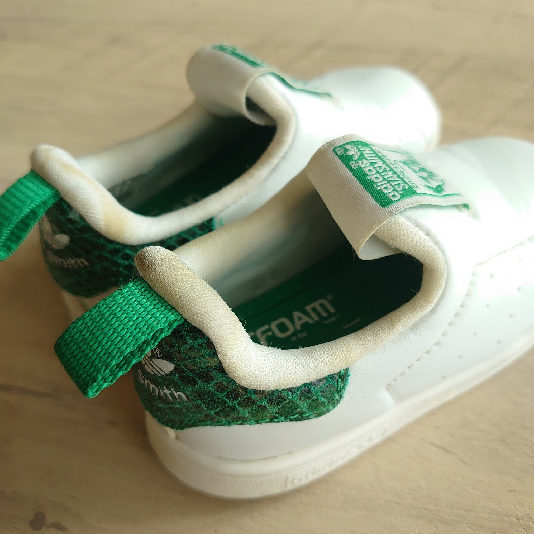 adidas stan smith ホワイト×グリーン スリッポン キッズ/ベビー/マタニティのベビー靴/シューズ(~14cm)(スリッポン)の商品写真