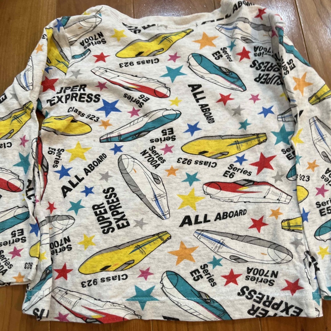 新幹線　Tシャツ　長袖　100cm 男の子 キッズ/ベビー/マタニティのキッズ服男の子用(90cm~)(Tシャツ/カットソー)の商品写真