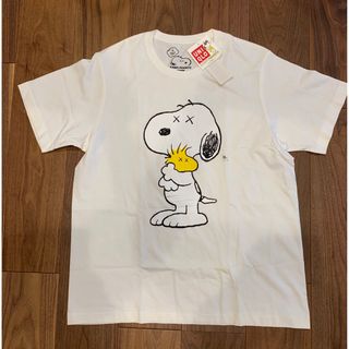 ユニクロ(UNIQLO)の【タグ付　新品】ユニクロ　ピーナッツ　スヌーピー　カウズ　tシャツ(Tシャツ/カットソー(半袖/袖なし))