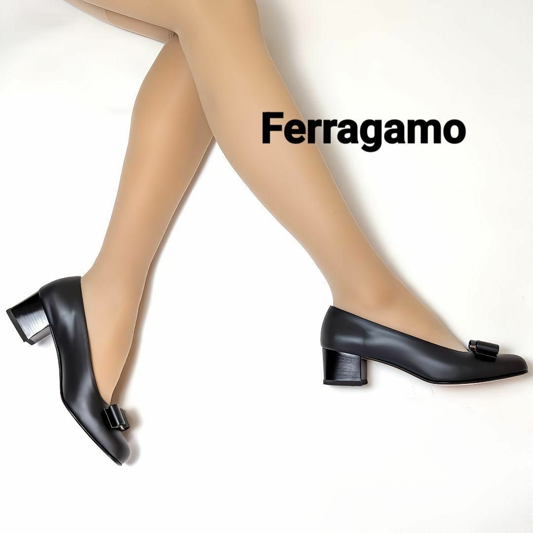 Salvatore Ferragamo(サルヴァトーレフェラガモ)の未使用さん⭐フェラガモFerragamo ヴァラパンプス6Cマットブラック レディースの靴/シューズ(ハイヒール/パンプス)の商品写真