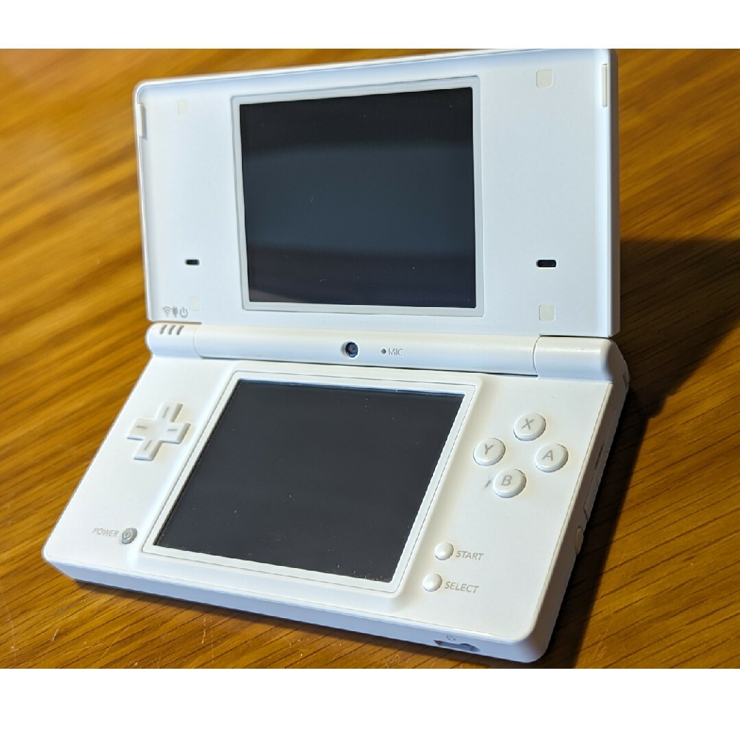 Nintendo DS 本体 ニンテンドー DSI　中古 エンタメ/ホビーのゲームソフト/ゲーム機本体(携帯用ゲーム機本体)の商品写真