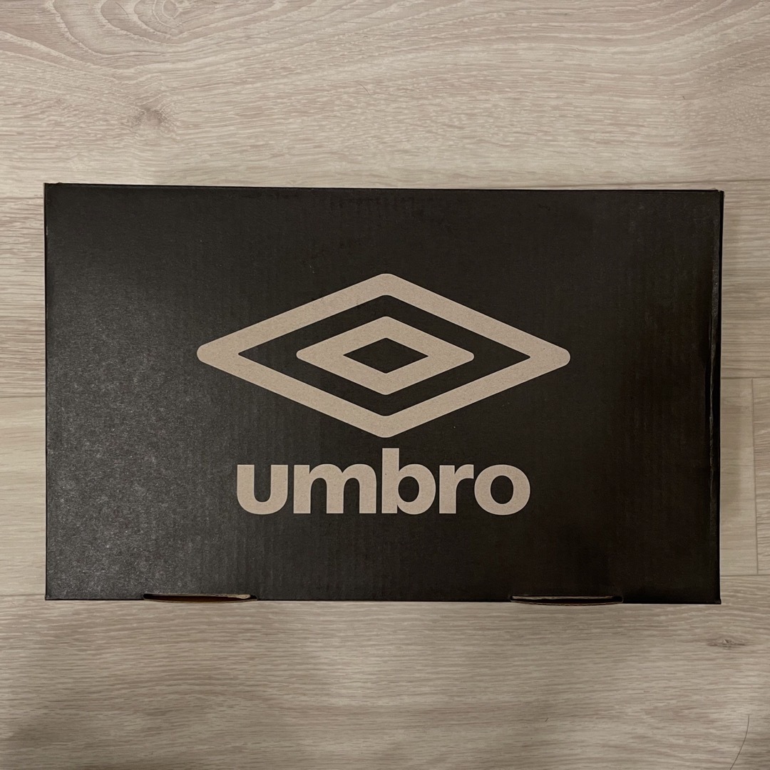 UMBRO(アンブロ)のumbro フットサルシューズ (26.5cm) スポーツ/アウトドアのサッカー/フットサル(その他)の商品写真