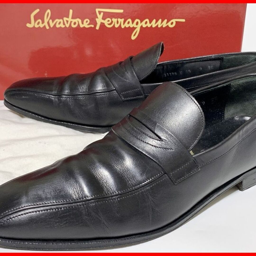 Salvatore Ferragamo(サルヴァトーレフェラガモ)のフェラガモ 9≒27cm スワールトゥ 黒 レザー C メンズの靴/シューズ(ドレス/ビジネス)の商品写真