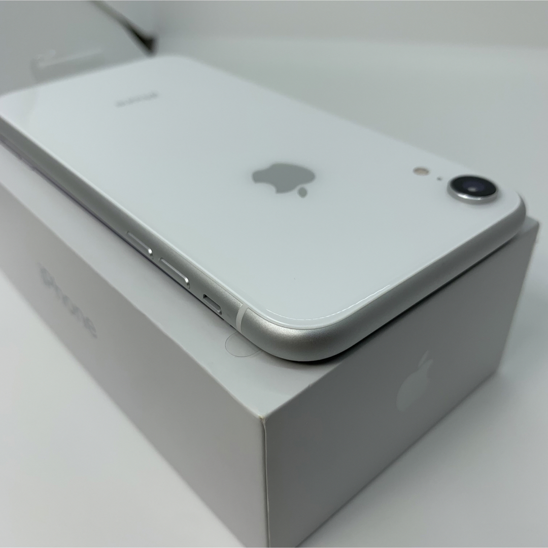 新品　iPhone XR 128 GB SIMフリー　ホワイト　本体 4