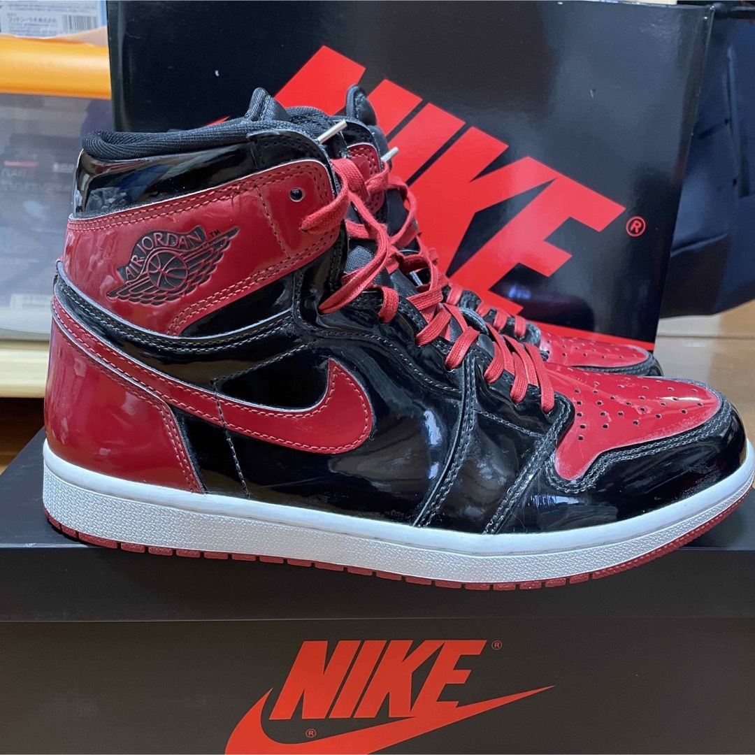 Jordan Brand（NIKE）(ジョーダン)の訳あり特価 NIKE エア ジョーダン 1 ブレッド パテント BRED メンズの靴/シューズ(スニーカー)の商品写真