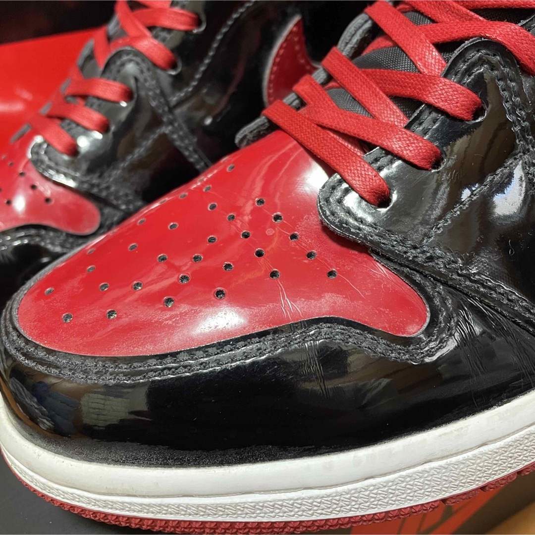 Jordan Brand（NIKE）(ジョーダン)の訳あり特価 NIKE エア ジョーダン 1 ブレッド パテント BRED メンズの靴/シューズ(スニーカー)の商品写真