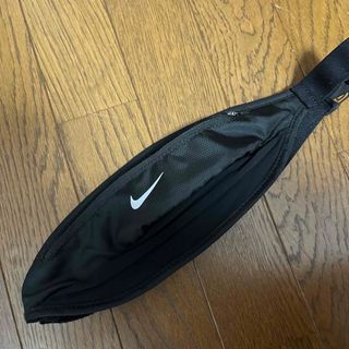 ナイキ(NIKE)のNIKE  ランニング　バッグ　ウエストポーチ(ボディバッグ/ウエストポーチ)