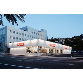 Supreme★シュプリーム West Hollywood オープン記念パーカー