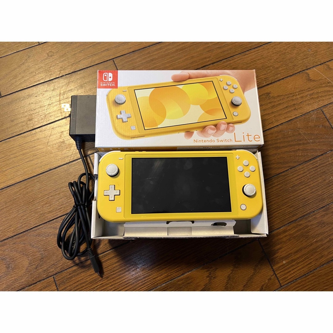 Nintendo Switch - 任天堂Switch light イエロー 本体+充電器の通販 by