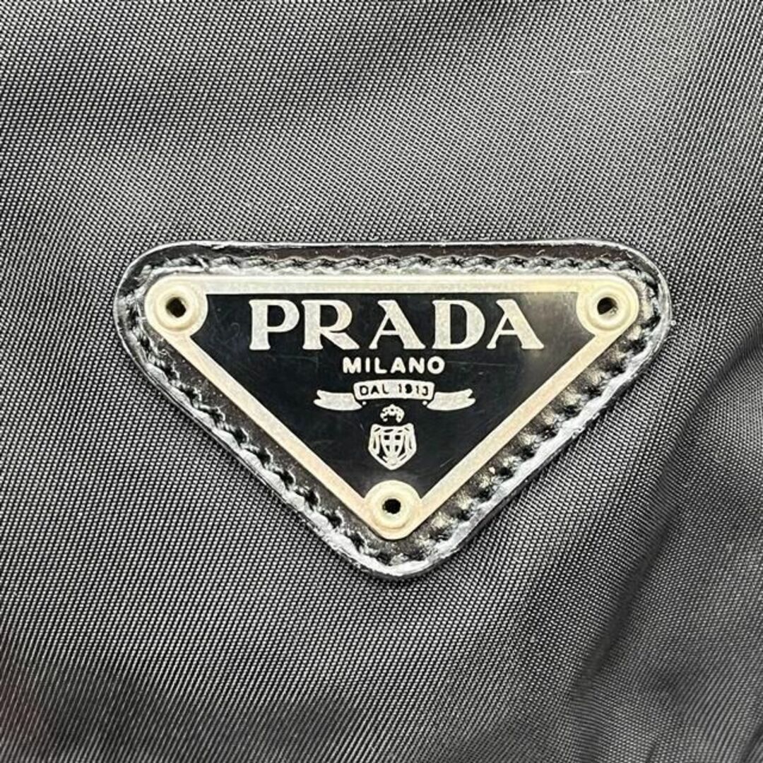 PRADA(プラダ)の美品 プラダ ミニポーチ 巾着 三角ロゴプレート イタリア製 ナイロン 正規品 レディースのファッション小物(ポーチ)の商品写真