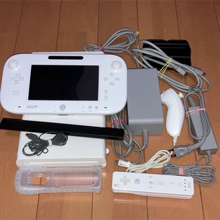 ウィー(Wii)の任天堂 WiiU すぐ遊べるセット マリオカート8 他DL内蔵付き ※裂けあり(家庭用ゲーム機本体)