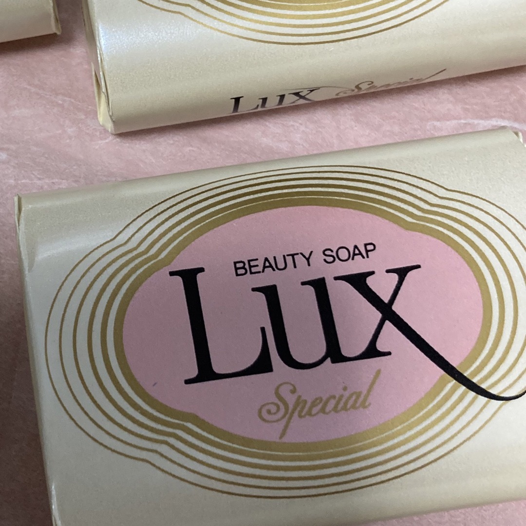 LUX(ラックス)のLUX Special ・化粧石けん　ピンク6個と石鹸２個、ボディタオル他セット コスメ/美容のボディケア(ボディソープ/石鹸)の商品写真
