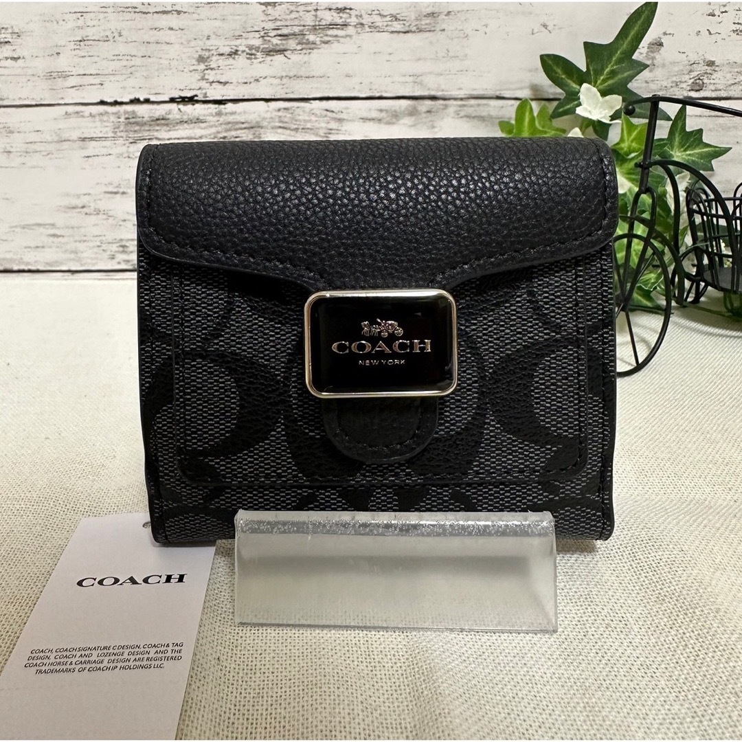 ☆新品☆ COACHコーチ 折り財布　コンパクト