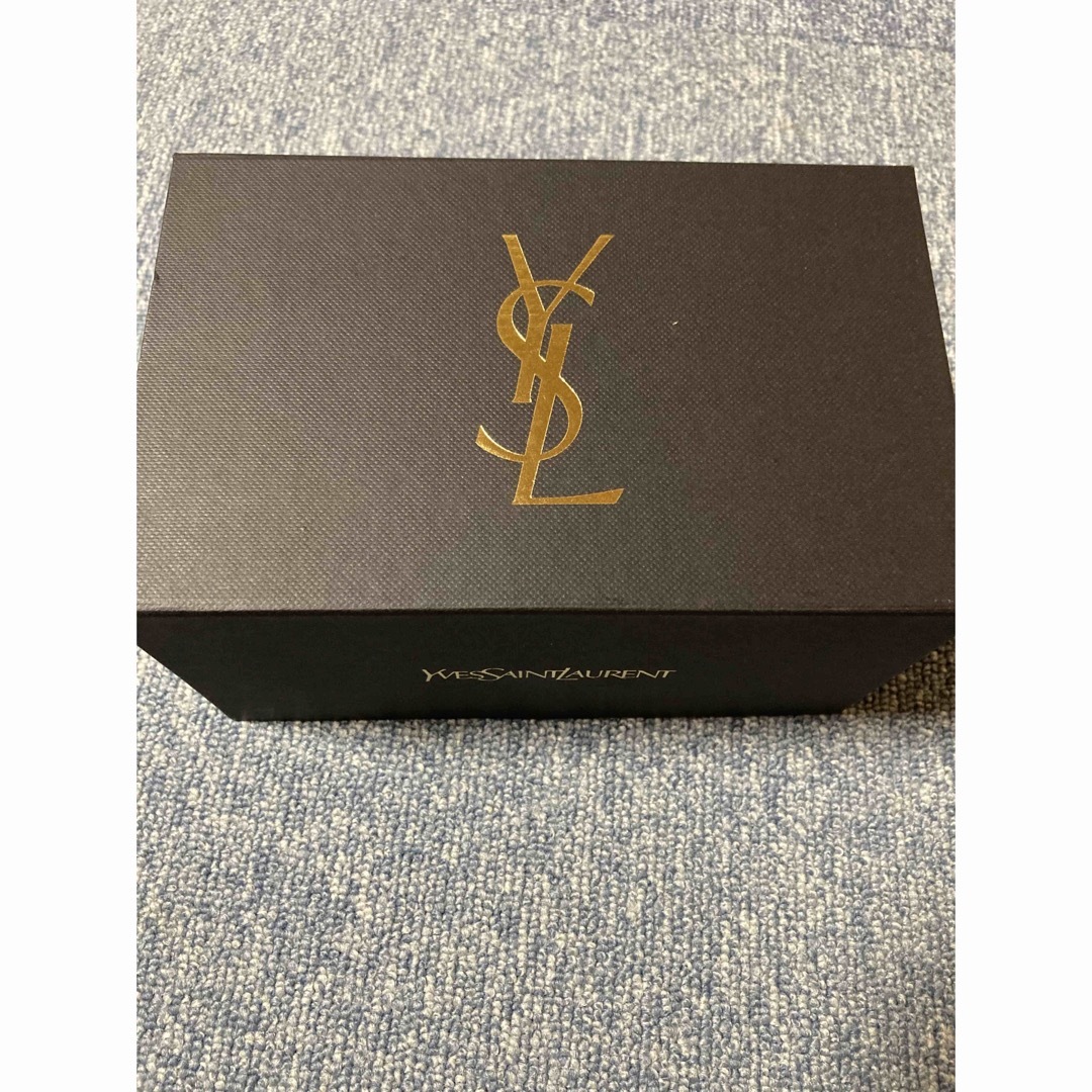 Yves Saint Laurent(イヴサンローラン)のイブサンローラン YSL コスメ 箱 ノベルティポーチ ブラックリボン リボン コスメ/美容のコスメ/美容 その他(その他)の商品写真