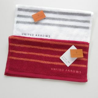 ユナイテッドアローズ(UNITED ARROWS)の新品タグ付 ⭐️ユナイテッドアローズ タオルハンカチ２枚(ハンカチ)