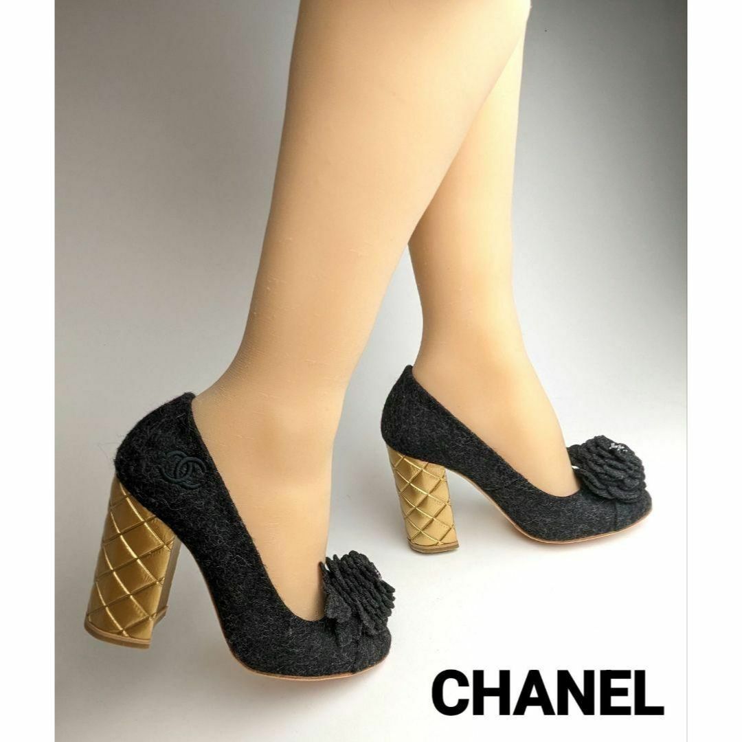 CHANEL(シャネル)の新品そっくりさん⭐CHANELシャネル　カメリア　フェルトパンプス35C　グレー レディースの靴/シューズ(ハイヒール/パンプス)の商品写真