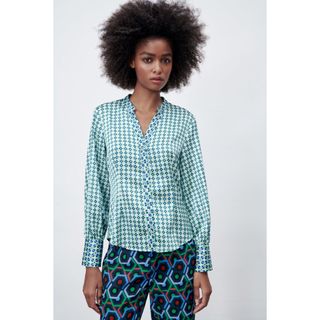 ZARA - 美品 ZARA ジオメトリックプリントシャツ(S)の通販 by 古着 ... ZARA サテン ジオメトリックプリント シャッ