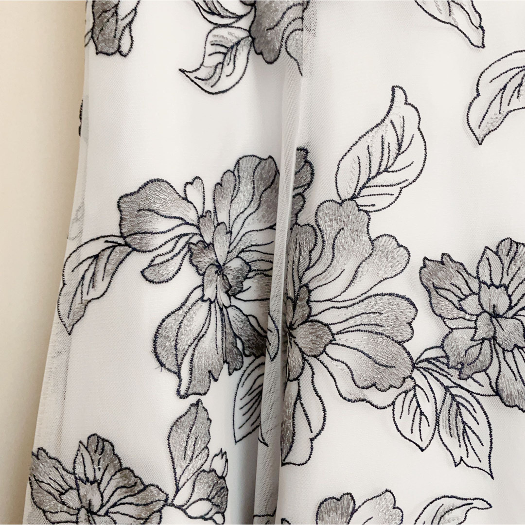 JUSGLITTY(ジャスグリッティー)のジャスグリッティー 花柄チュール刺繍レーススカート 0 レディースのスカート(ロングスカート)の商品写真