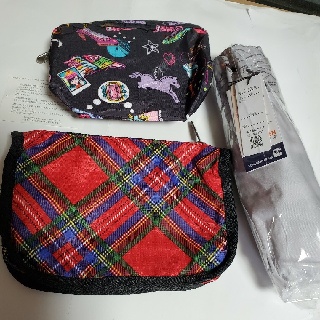 LeSportsac(レスポートサック)の新品 LeSportsac、ポ-チ、２ッ、新品、晴雨兼用傘、グレーレ-ス柄 レディースのファッション小物(ポーチ)の商品写真