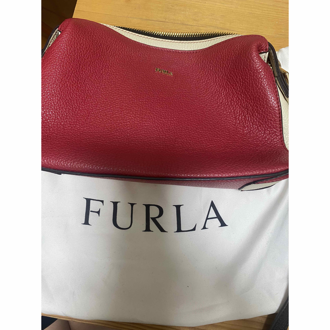 Furla(フルラ)のFURLA 赤白ショルダー レディースのバッグ(ショルダーバッグ)の商品写真