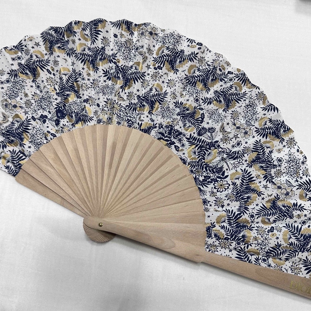 Christian Dior ノベルティ ピンバッジと扇子 新品 - daterightstuff.com Christian Dior ノベルティ ピンバッジと扇子 新品 - daterightstuff.com