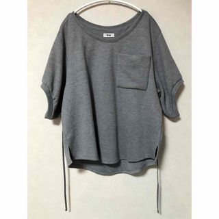 アクネ(ACNE)のアクネ　トップス　グレー(Tシャツ(半袖/袖なし))