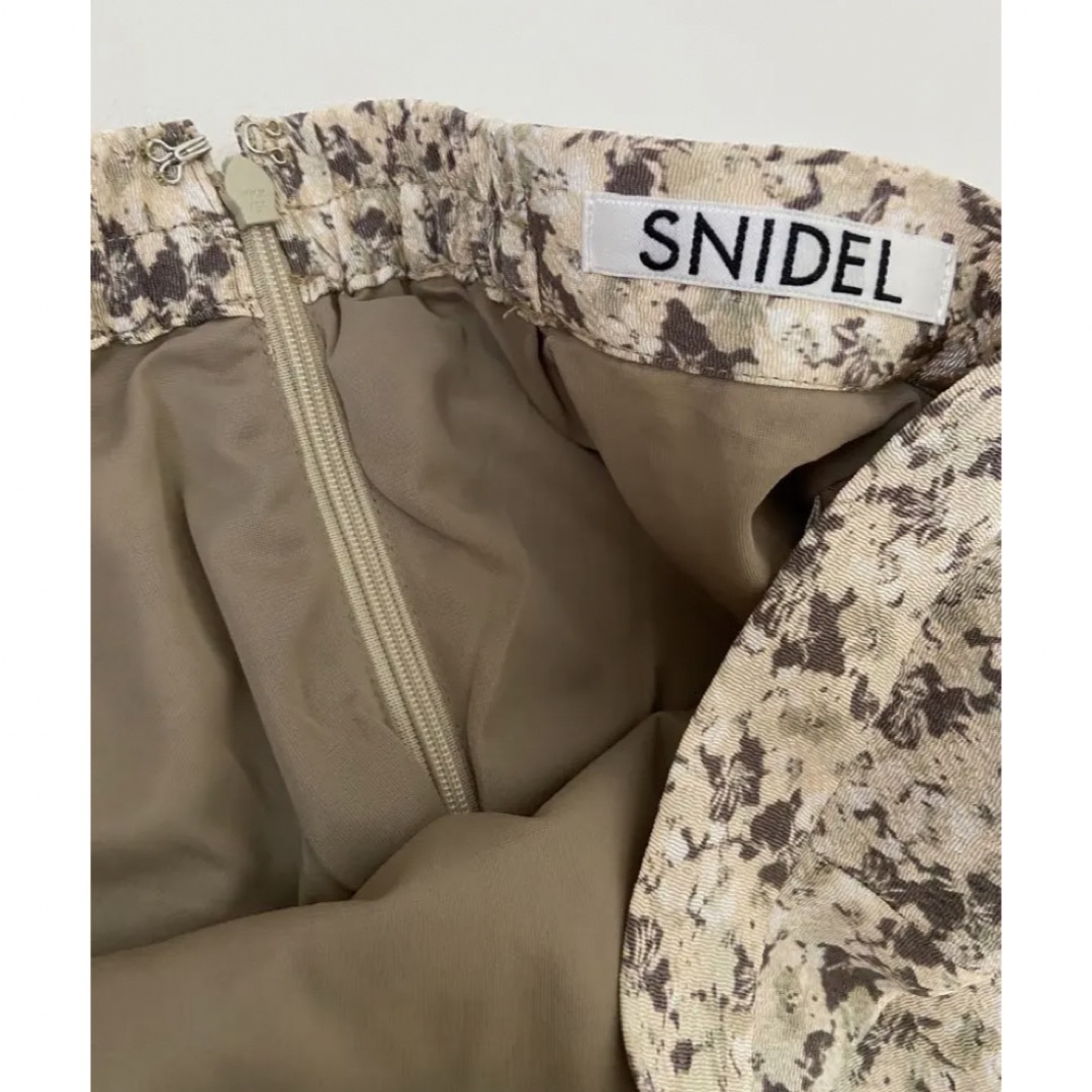 SNIDEL(スナイデル)の美品 SNIDELのバリエプリントマーメイドライクスカート 花柄 レディースのスカート(ロングスカート)の商品写真