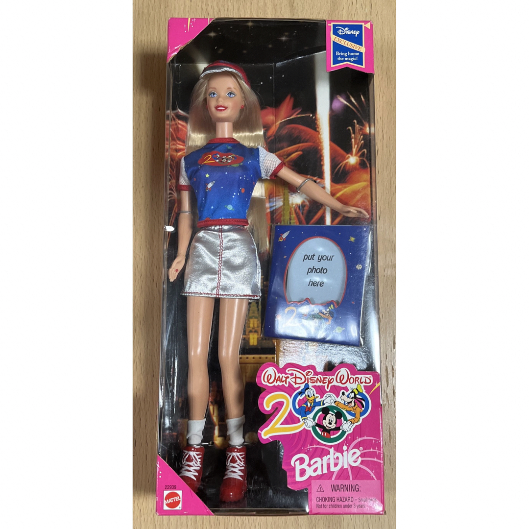 Barbie(バービー)のレア！ バービー人形 DisneyWorld 2000年記念モデル エンタメ/ホビーのおもちゃ/ぬいぐるみ(キャラクターグッズ)の商品写真