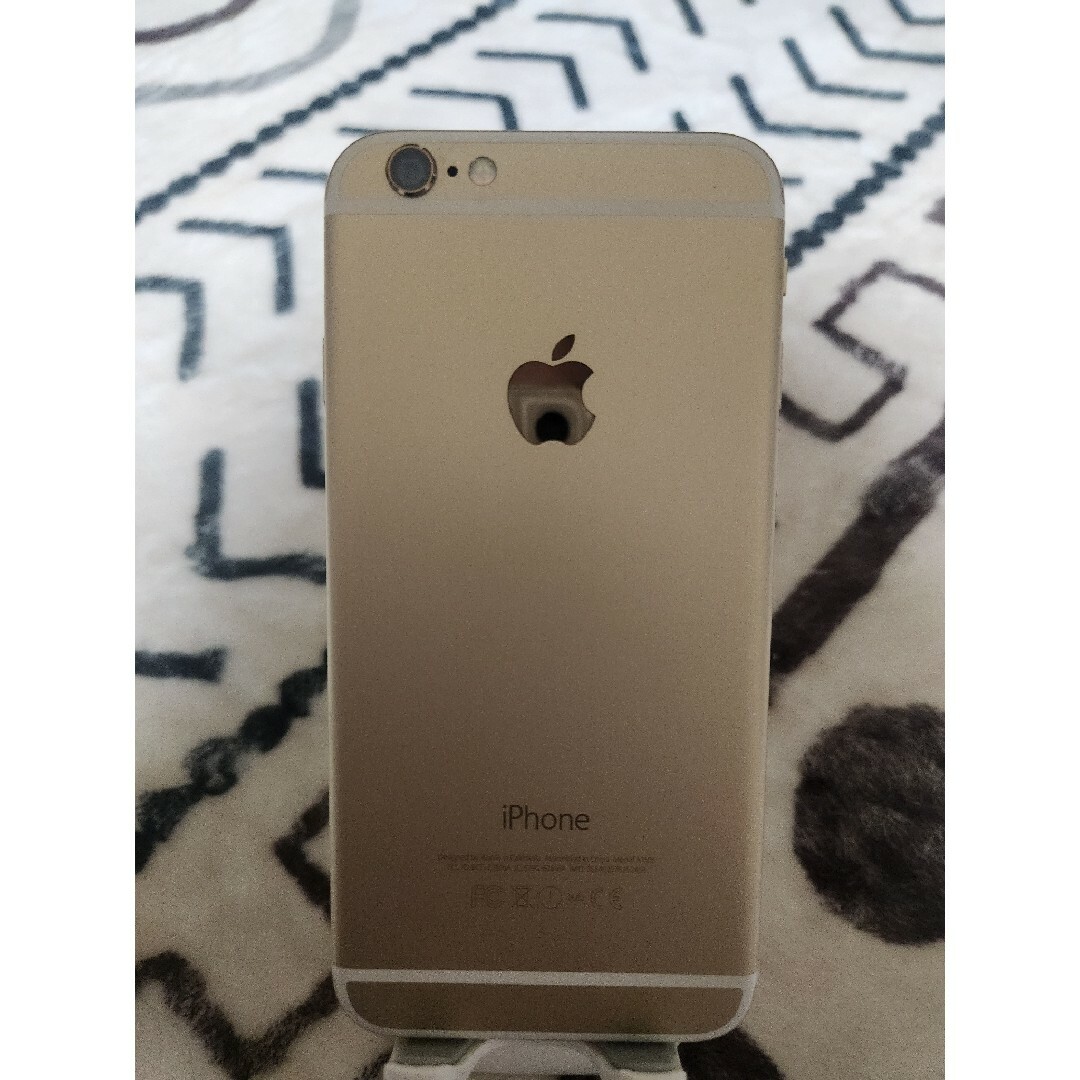 iPhone(アイフォーン)のiPhone6 64GB Gold au スマホ/家電/カメラのスマートフォン/携帯電話(スマートフォン本体)の商品写真
