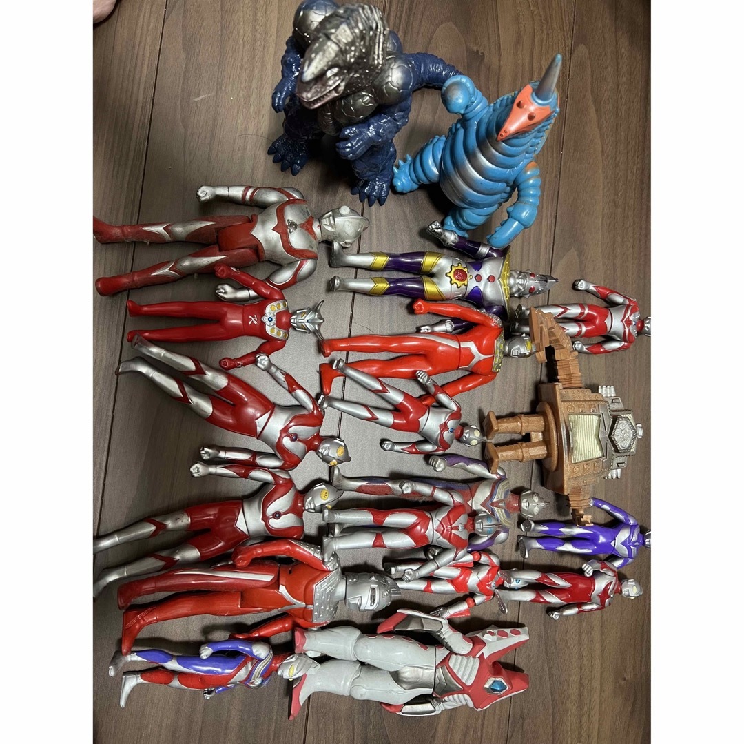 本日のみ値下げ。ウルトラマンフィギュア、人形19体セット