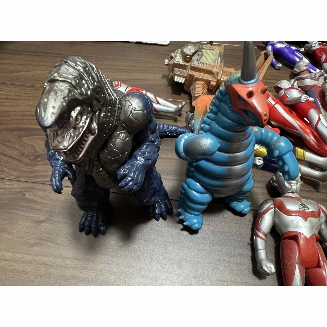 BANDAI(バンダイ)の最終値下げ。ウルトラマンフィギュア、人形19体セット エンタメ/ホビーのおもちゃ/ぬいぐるみ(キャラクターグッズ)の商品写真