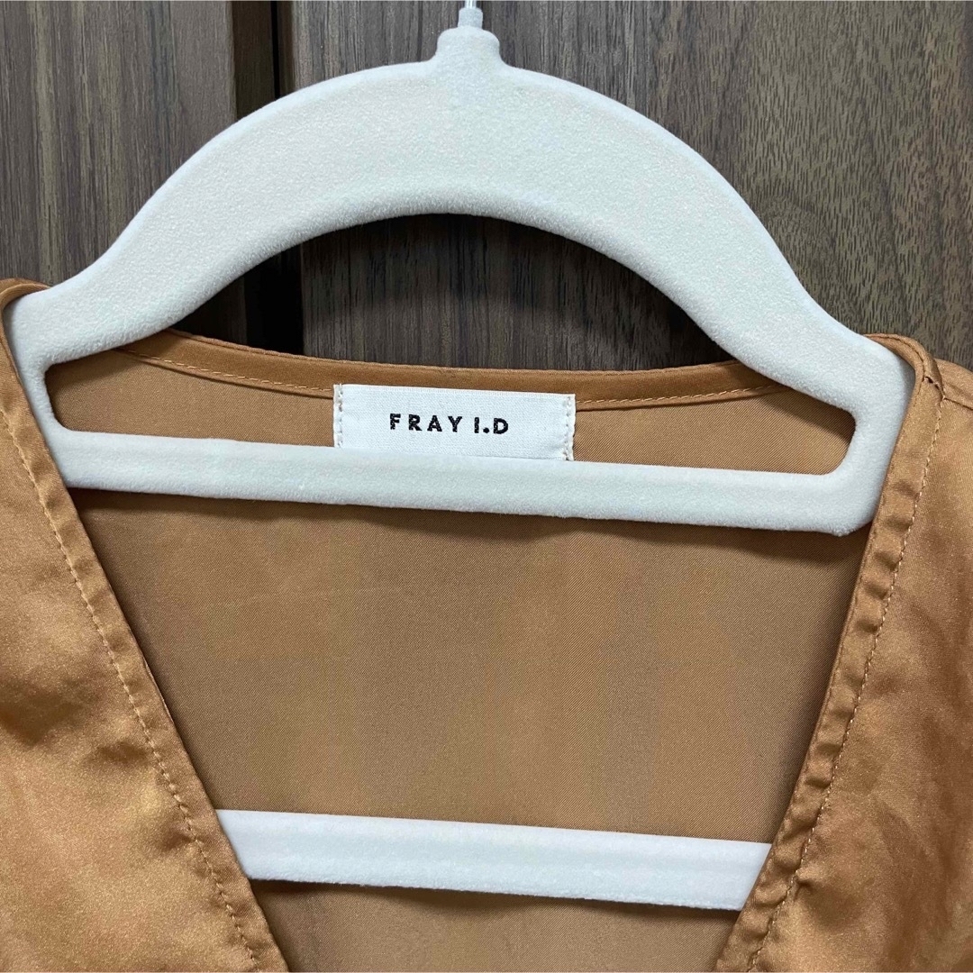 FRAY I.D(フレイアイディー)のFRAY I.D サテンカシュブラウス オレンジ🍊 レディースのトップス(シャツ/ブラウス(半袖/袖なし))の商品写真