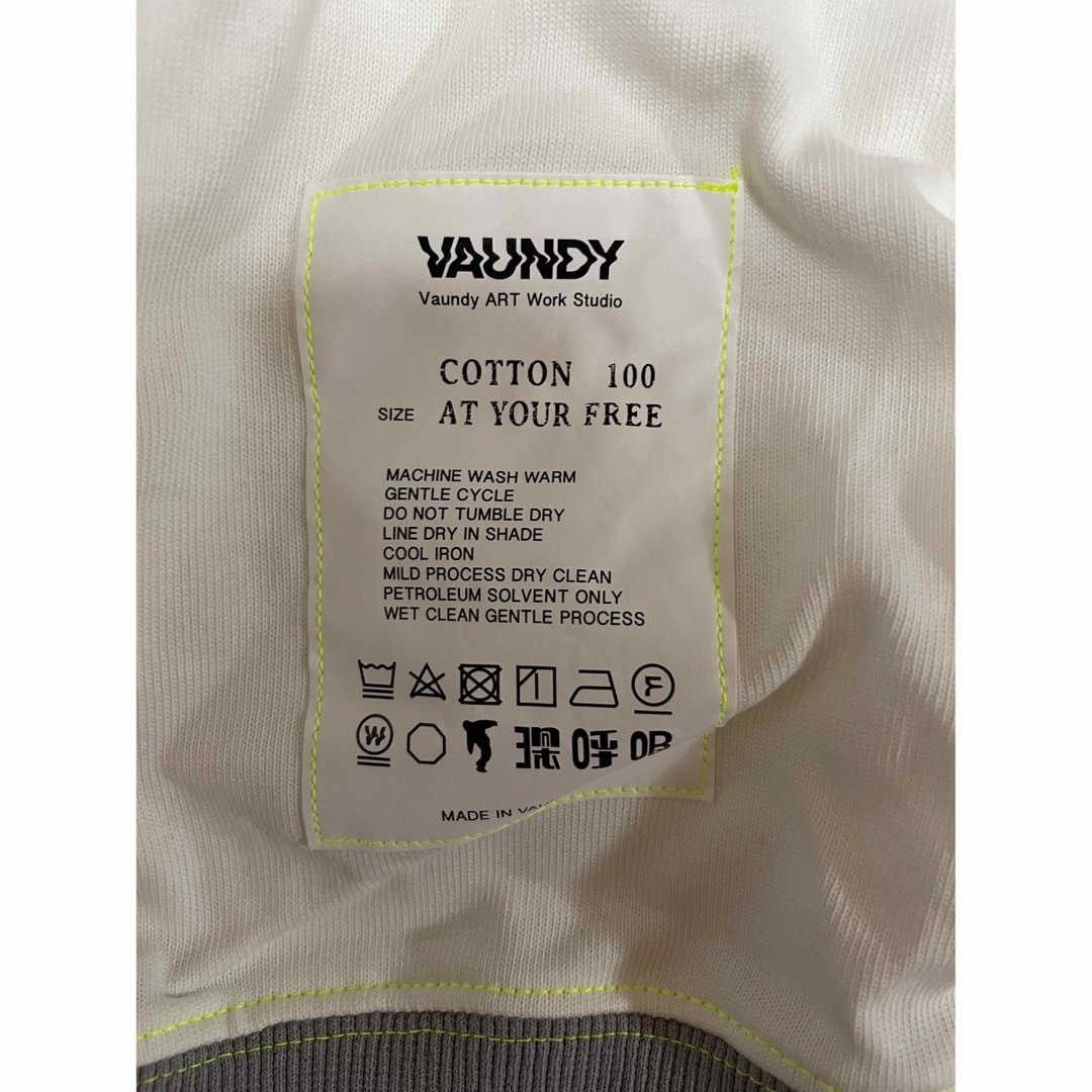 Vaundy(バウンディ)のライブグッズ 深呼吸のパーカーです Vaundy(バウンディ)のライブグッズ 深呼吸のパーカーです