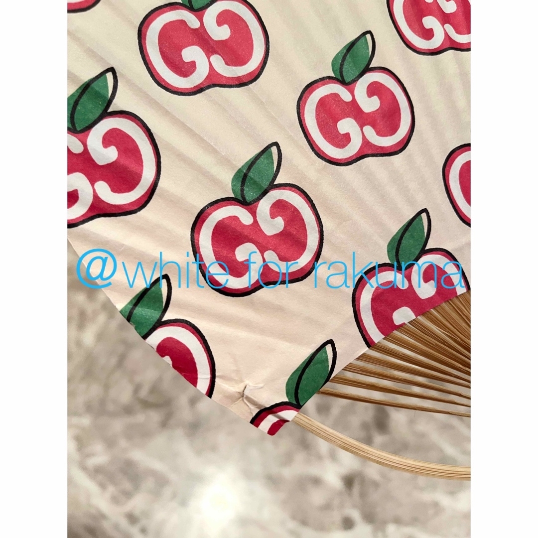 Gucci(グッチ)のGUCCI 非売品うちわプレゼント♡レポムりんごちゃんGG インテリア/住まい/日用品のインテリア小物(その他)の商品写真