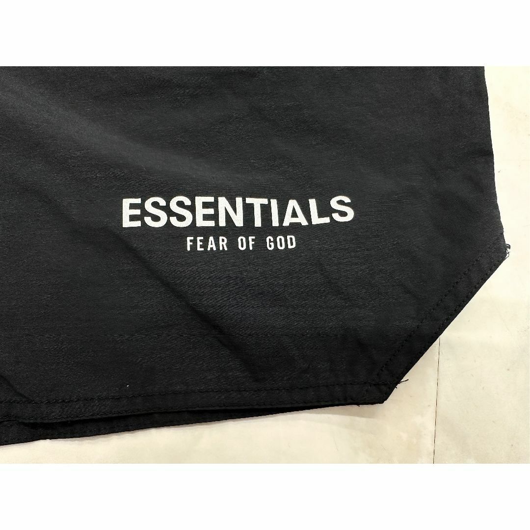 FEAR OF GOD(フィアオブゴッド)のFOG Essentials ナイロンショートパンツ fear of god メンズのパンツ(ショートパンツ)の商品写真