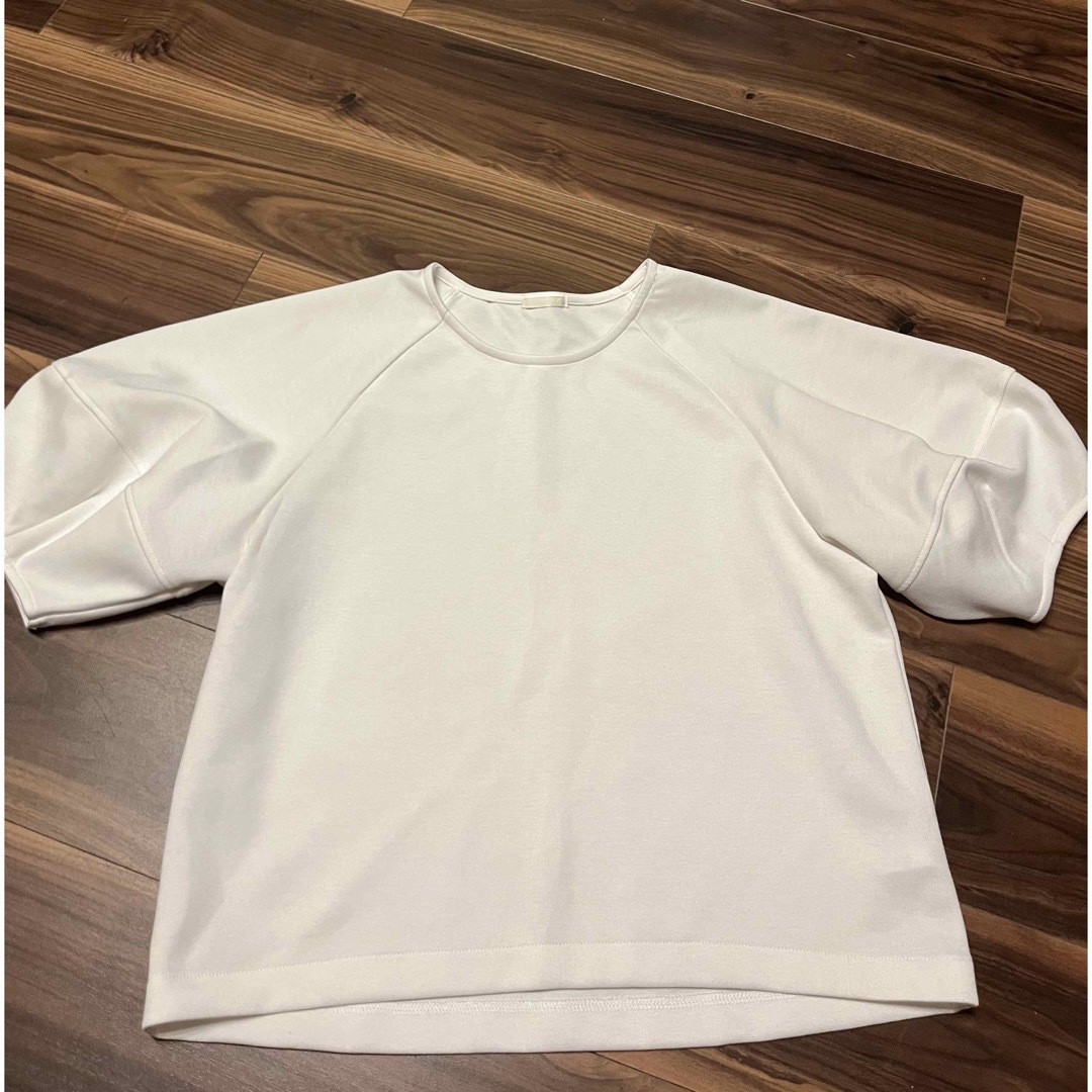 GU(ジーユー)の⭐︎ shi様GU ランタンスリーブTシャツ Lサイズ 白 レディースのトップス(Tシャツ(半袖/袖なし))の商品写真