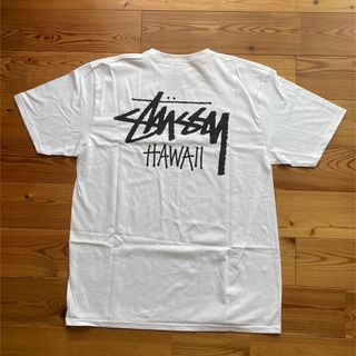 ステューシー(STUSSY)の☆新品　STUSSY Tシャツ ハワイ限定品　Mサイズ　ホワイト(Tシャツ/カットソー(半袖/袖なし))