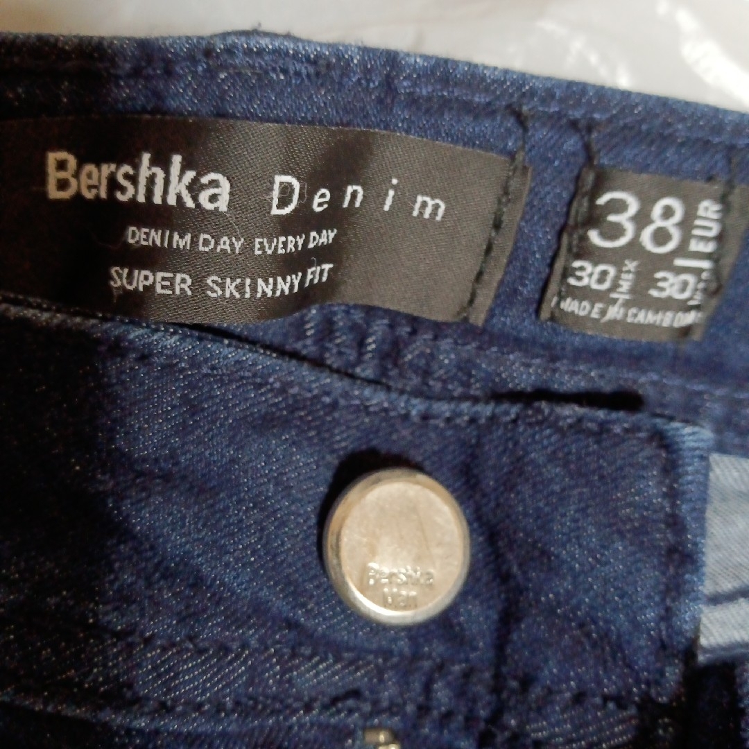 Bershka(ベルシュカ)の美品 M ベルシュカ スーパースキニーフィット ストレッチデニム レディースのパンツ(デニム/ジーンズ)の商品写真