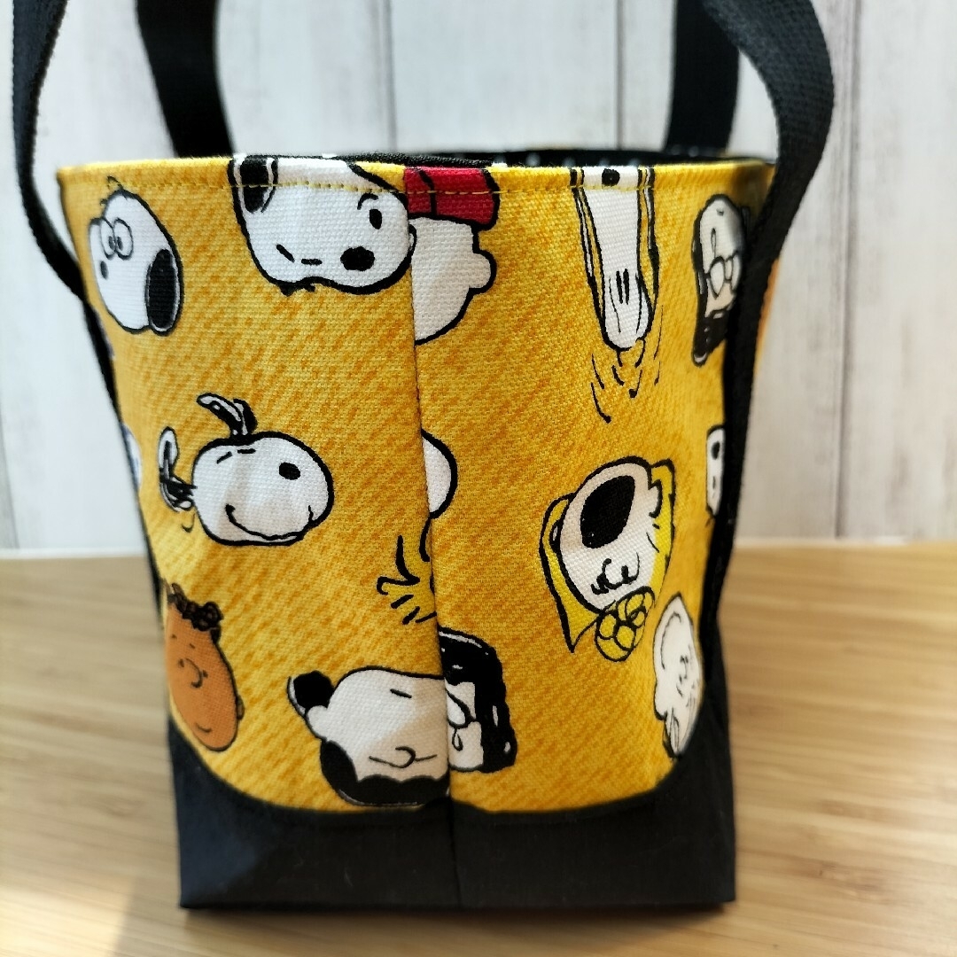 SNOOPY(スヌーピー)のSNOOPY　黄　巾着トートバッグ　お弁当袋　お散歩バッグ　Handmade ハンドメイドのファッション小物(その他)の商品写真