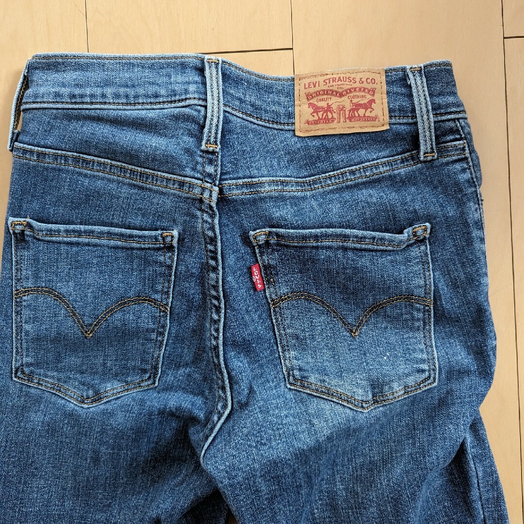 リーバイスのジーンズ レディースのパンツ(デニム/ジーンズ)の商品写真