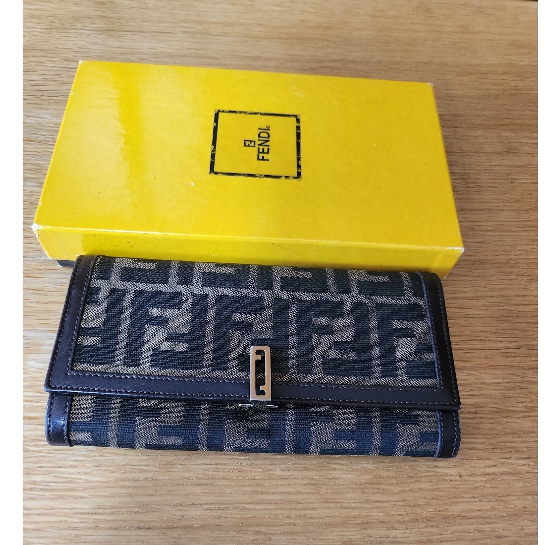 FENDI(フェンディ)の「美品」FENDI　長財布 レディースのファッション小物(財布)の商品写真