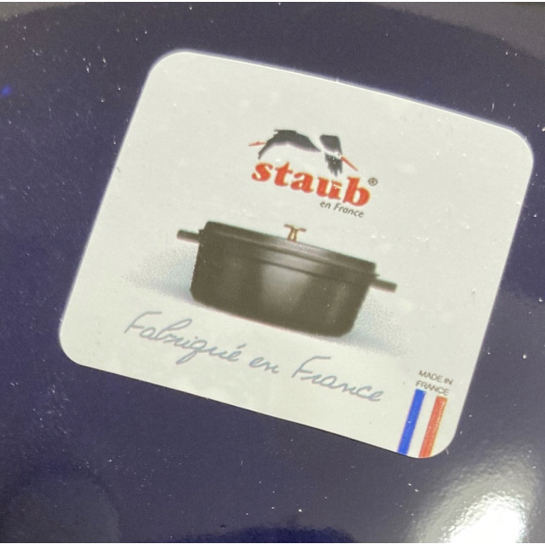 STAUB(ストウブ)のstaub フレンチオーブン 24cm Lily　リリー インテリア/住まい/日用品のキッチン/食器(鍋/フライパン)の商品写真