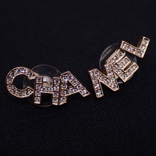 シャネル(CHANEL)の超レア CHANEL アルファベット ロゴピアス A20B シャネル(ピアス)