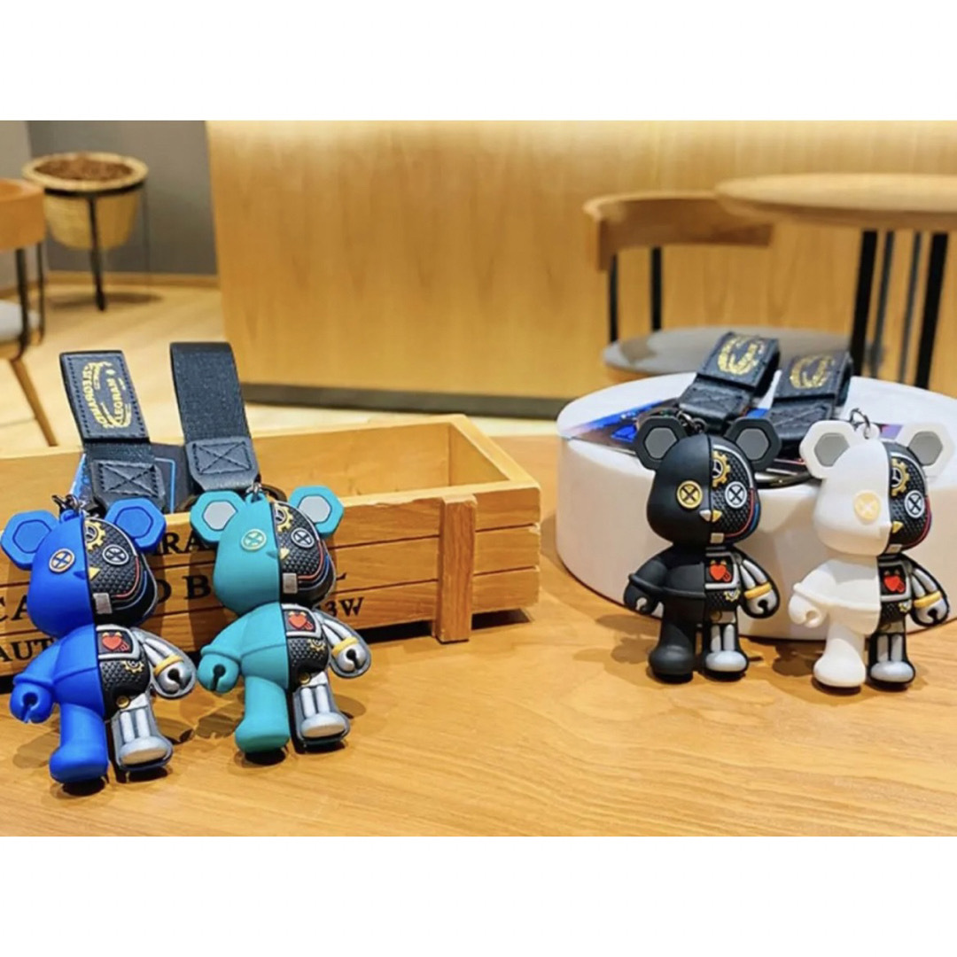 クマ　チャーム 青 キーリング　 キーホルダー　人気　ロボット　かわいい　韓国 レディースのファッション小物(キーホルダー)の商品写真