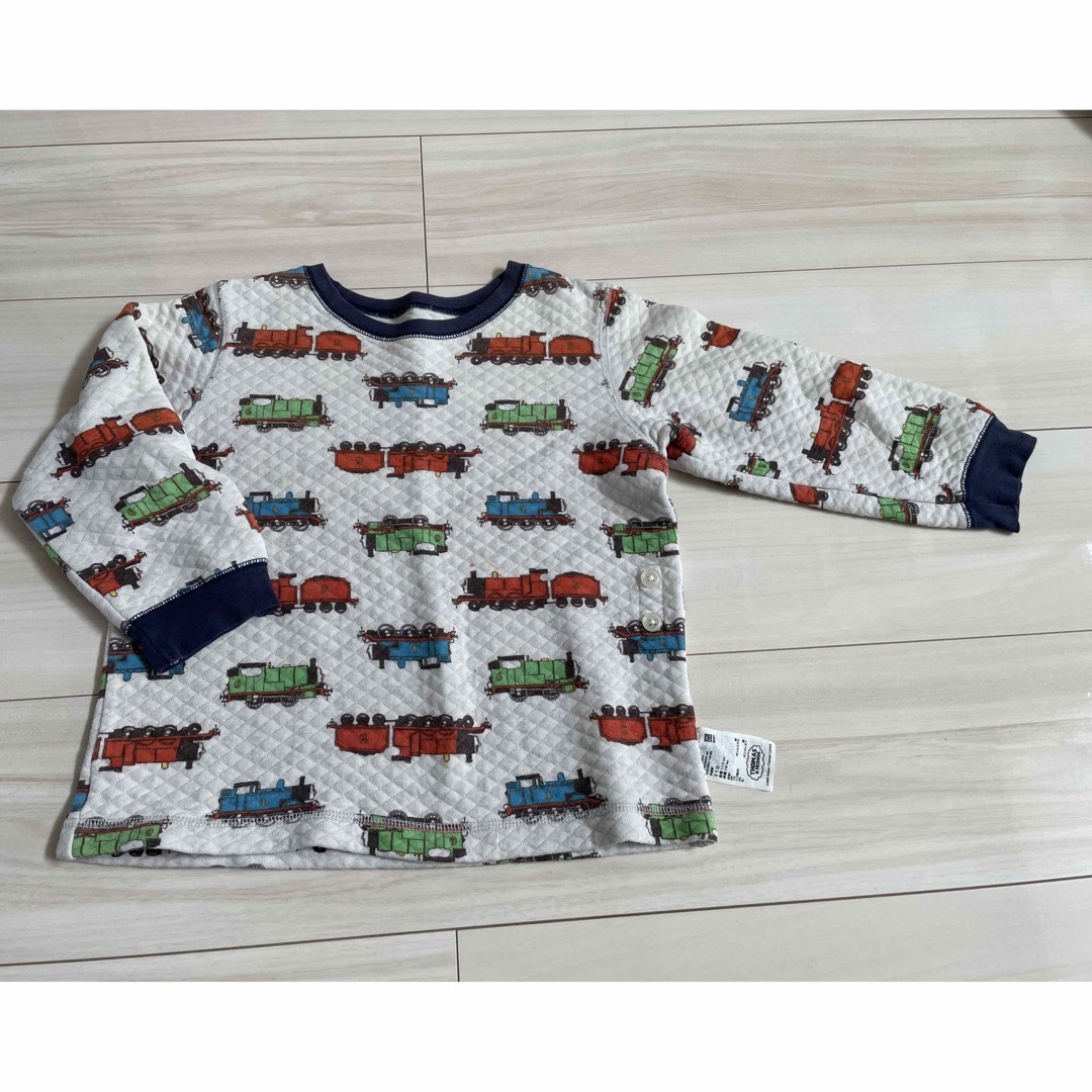 UNIQLO(ユニクロ)のユニクロ　トーマス　パジャマ　110cm キッズ/ベビー/マタニティのキッズ服男の子用(90cm~)(パジャマ)の商品写真