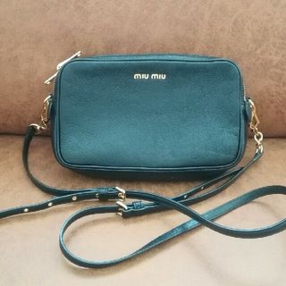 ミュウミュウ(miumiu)のmiu miu　ミュウミュウ　ミニショルダー(ショルダーバッグ)